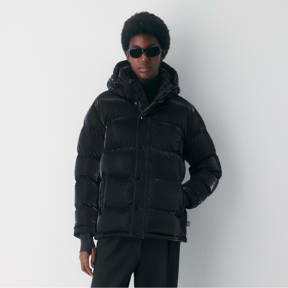 The Super Puff Liquid Shine Jacket Premium Down Coat Full-Zip Hooded Aritzia